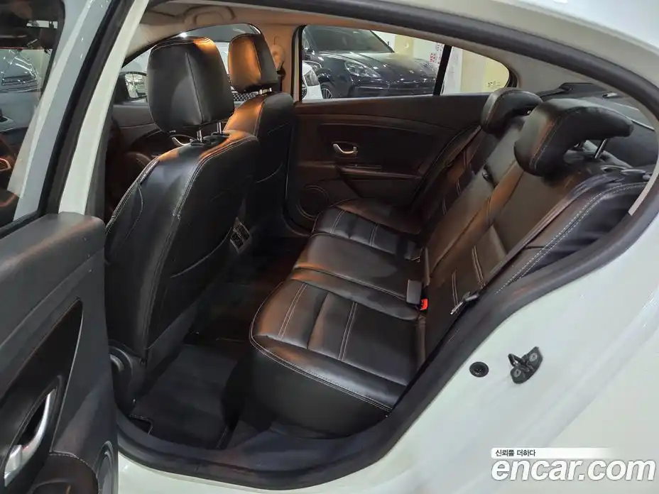 Renault SM3 2013 1.6 Автомат в Москве № 185790, фото 7