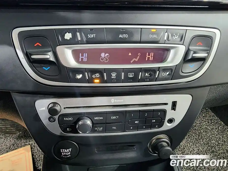 Renault SM3 2015 1.6 Автомат в Москве № 186082, фото 13