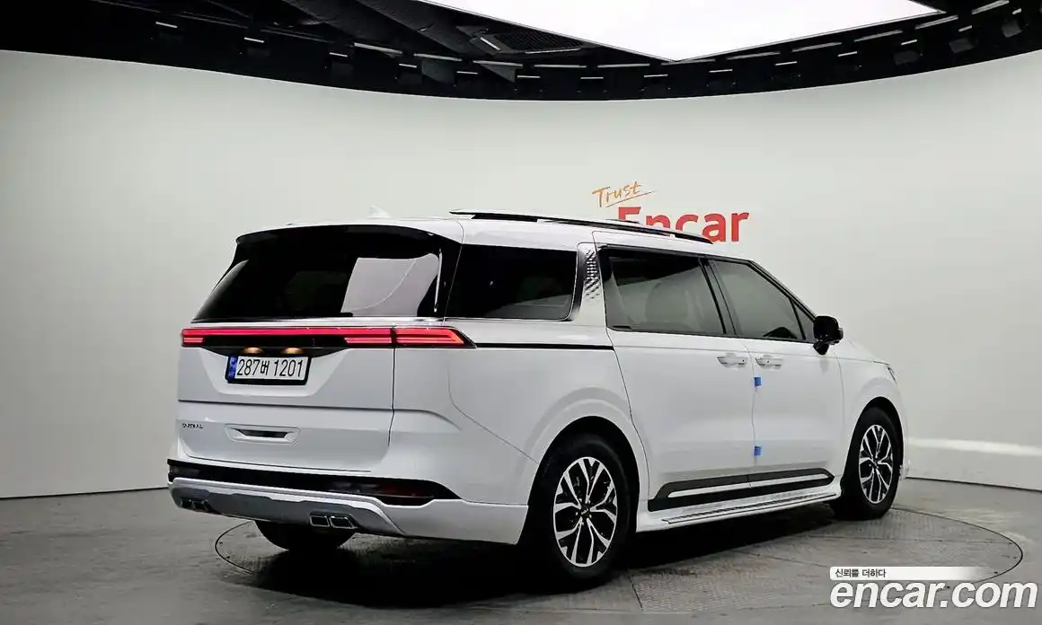 Kia Canival 2023 3.5 Автомат в Москве № 19917, фото 7