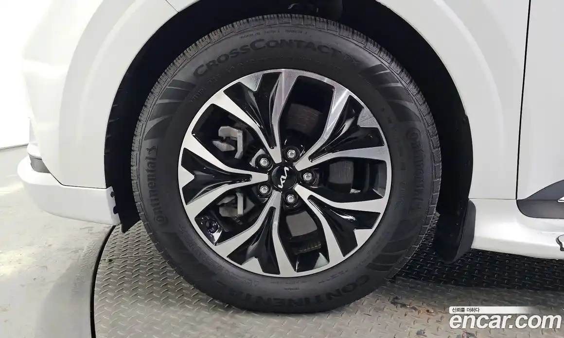 Kia Canival 2023 3.5 Автомат в Москве № 19917, фото 9