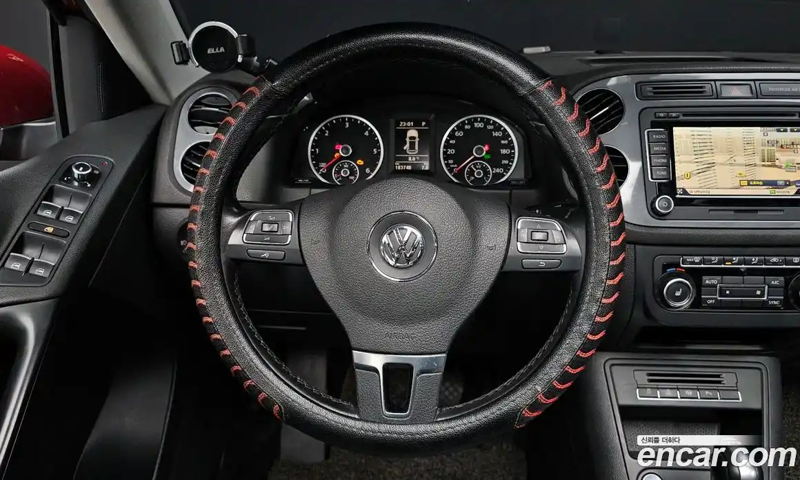 Volkswagen Tiguan 2015 2.0 Автомат в Москве № 199296, фото 12