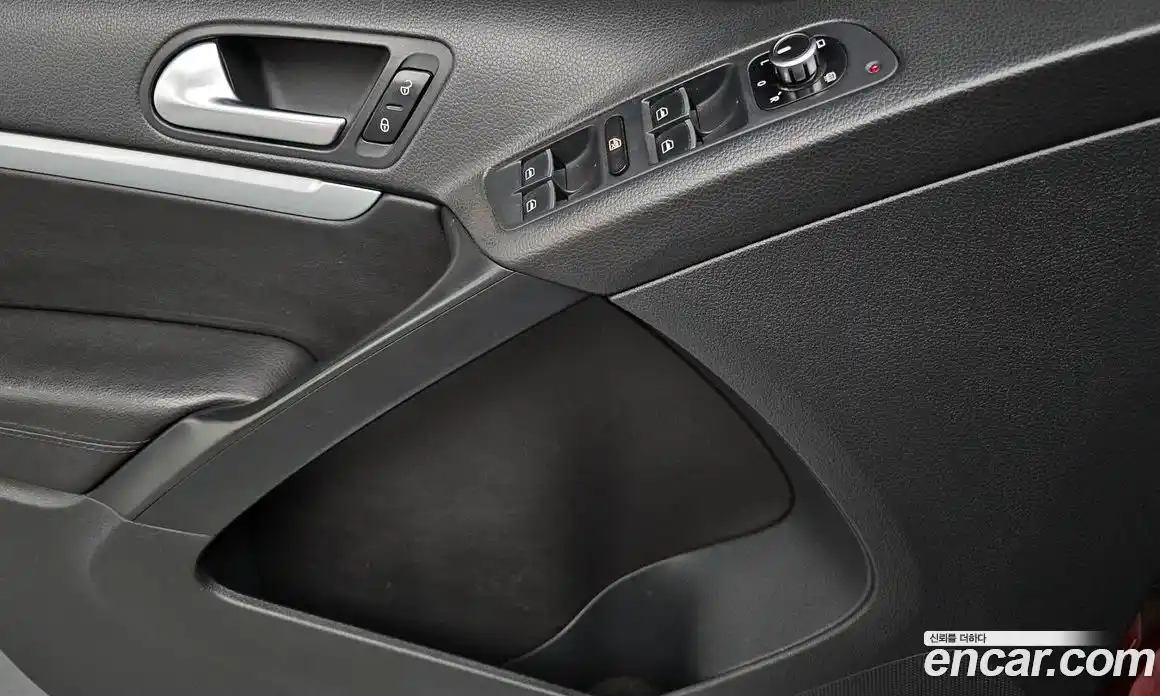 Volkswagen Tiguan 2015 2.0 Автомат в Москве № 199296, фото 14