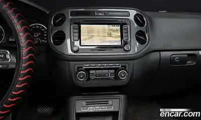 Volkswagen Tiguan 2015 2.0 Автомат в Москве № 199296, миниатюра 3