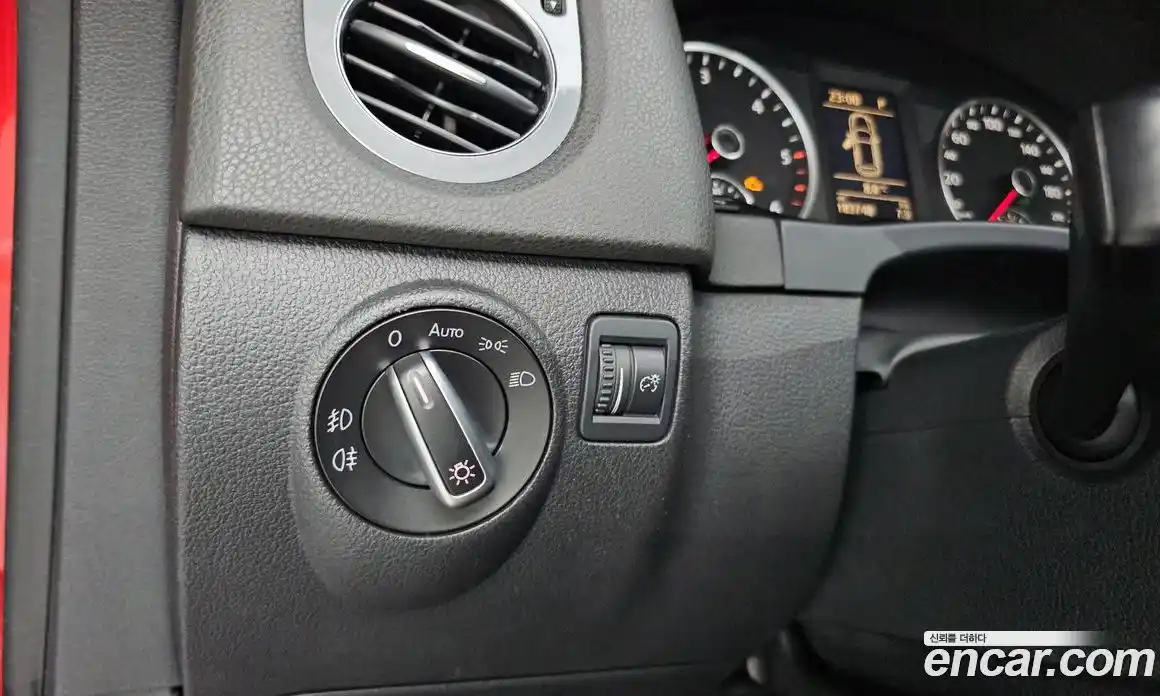 Volkswagen Tiguan 2015 2.0 Автомат в Москве № 199296, фото 6