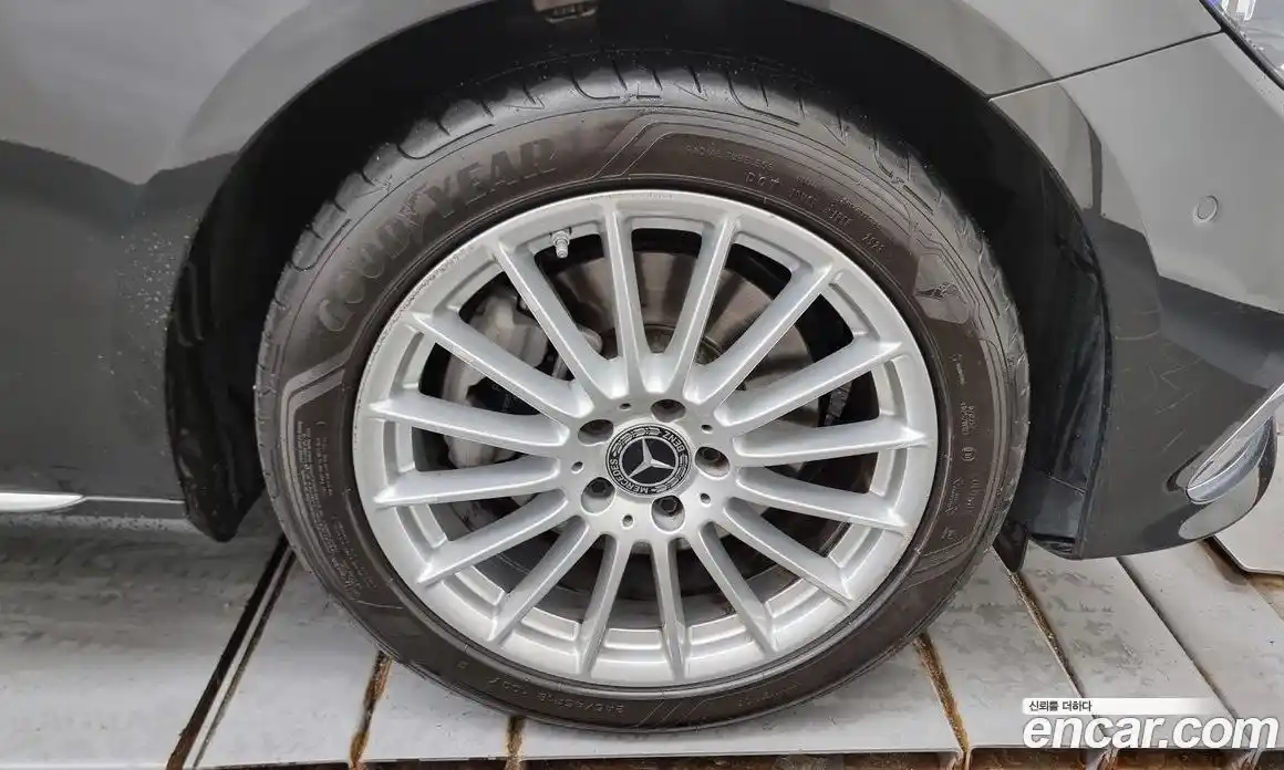 Mercedes-Benz E-Class 2023 2.0 Автомат в Москве № 202717, фото 17