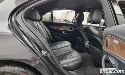 Mercedes-Benz E-Class 2023 2.0 Автомат в Москве № 202717, миниатюра 3