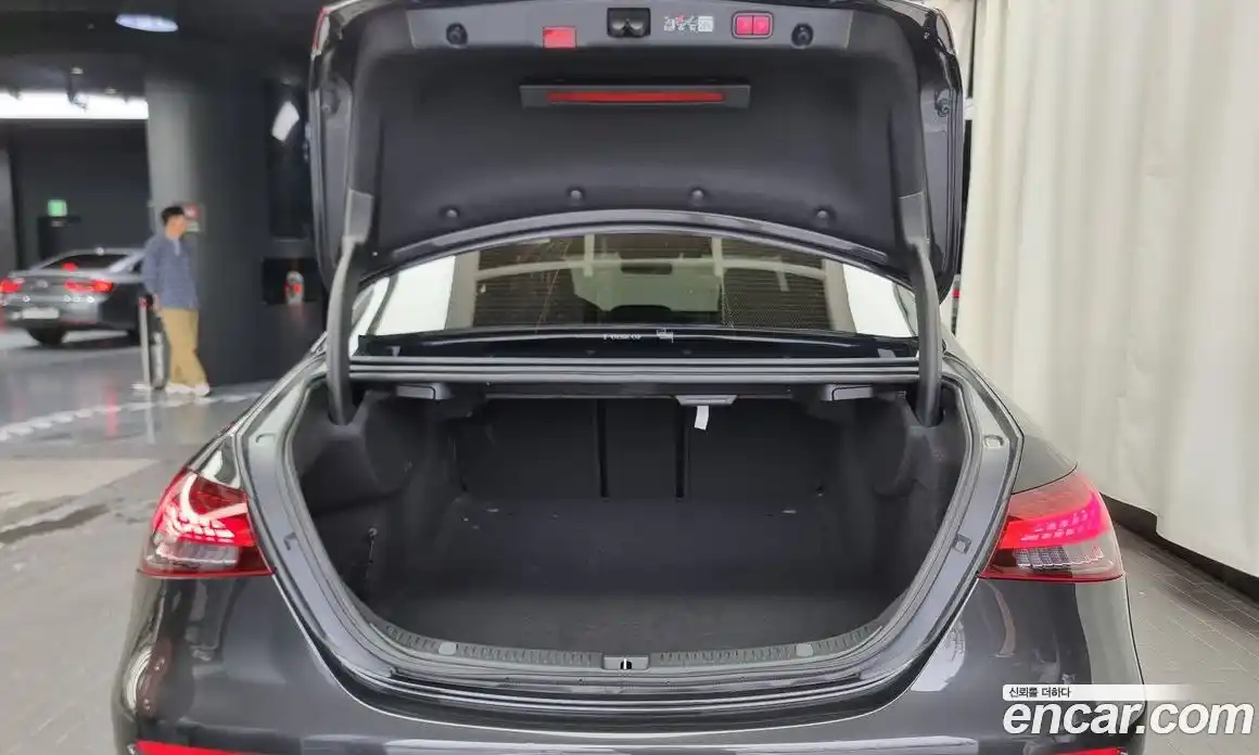 Mercedes-Benz E-Class 2023 2.0 Автомат в Москве № 202717, фото 10