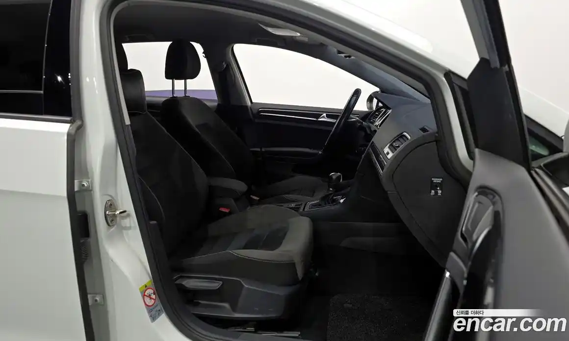 Volkswagen Golf 2013 1.6 Автомат в Москве № 210195, фото 1