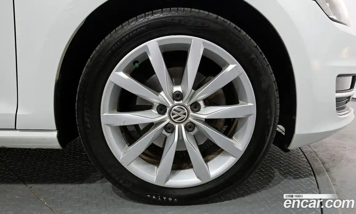 Volkswagen Golf 2013 1.6 Автомат в Москве № 210195, фото 17