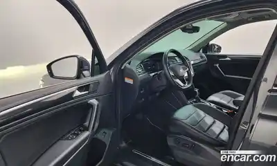 Volkswagen Tiguan 2023 2.0 Автомат в Москве № 215152, миниатюра 12