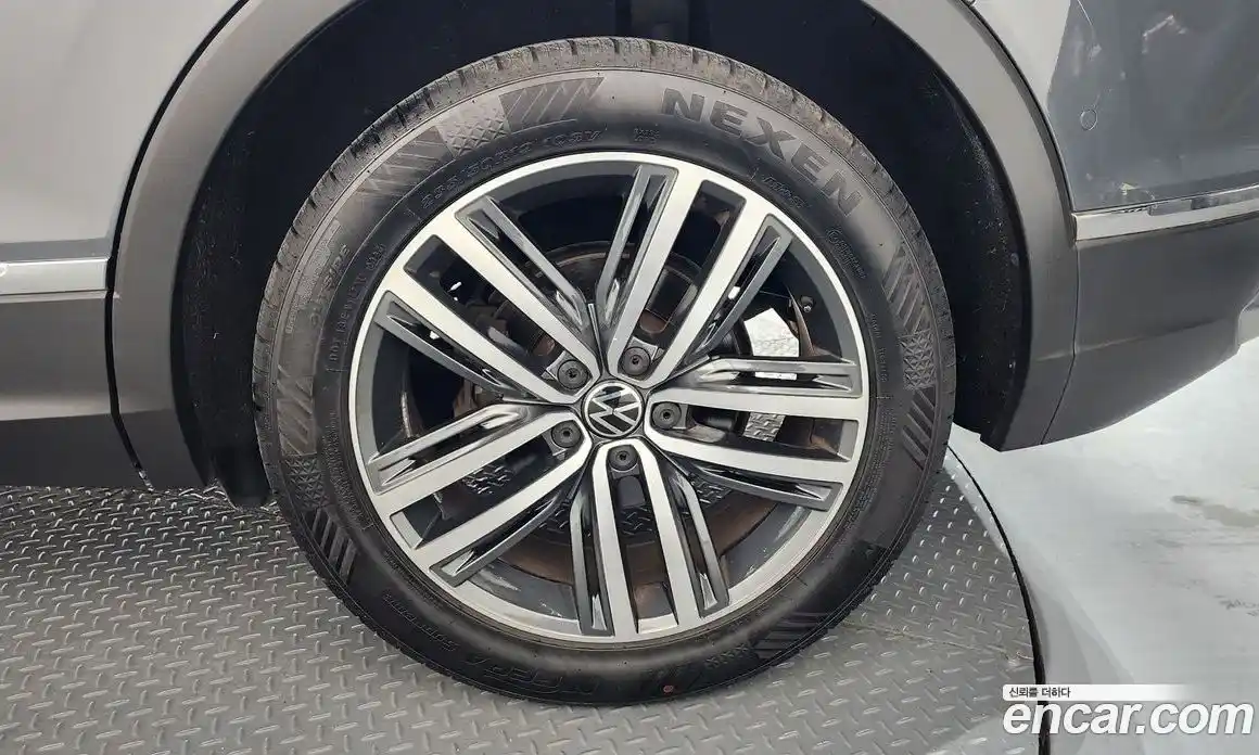 Volkswagen Tiguan 2023 2.0 Автомат в Москве № 215152, фото 14