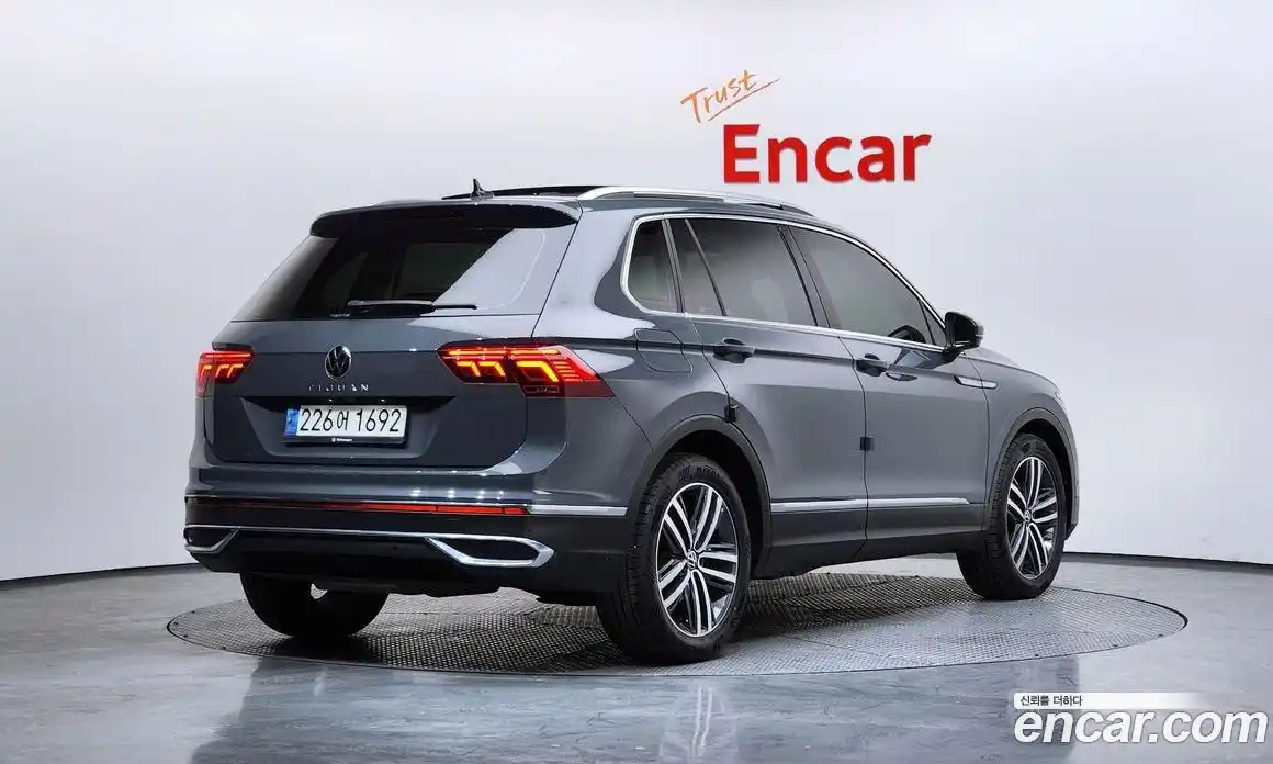 Volkswagen Tiguan 2023 2.0 Автомат в Москве № 215152, фото 17