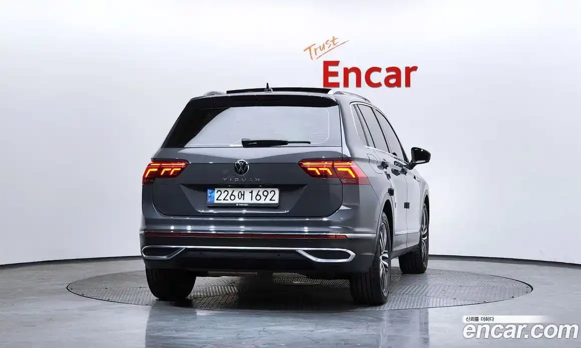 Volkswagen Tiguan 2023 2.0 Автомат в Москве № 215152, фото 7