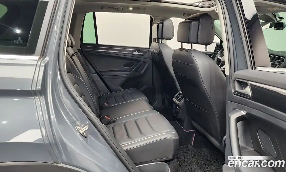 Volkswagen Tiguan 2023 2.0 Автомат в Москве № 215152, фото 9