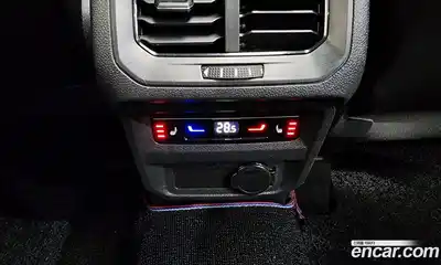 Volkswagen Tiguan 2023 2.0 Автомат в Москве № 215152, миниатюра 10