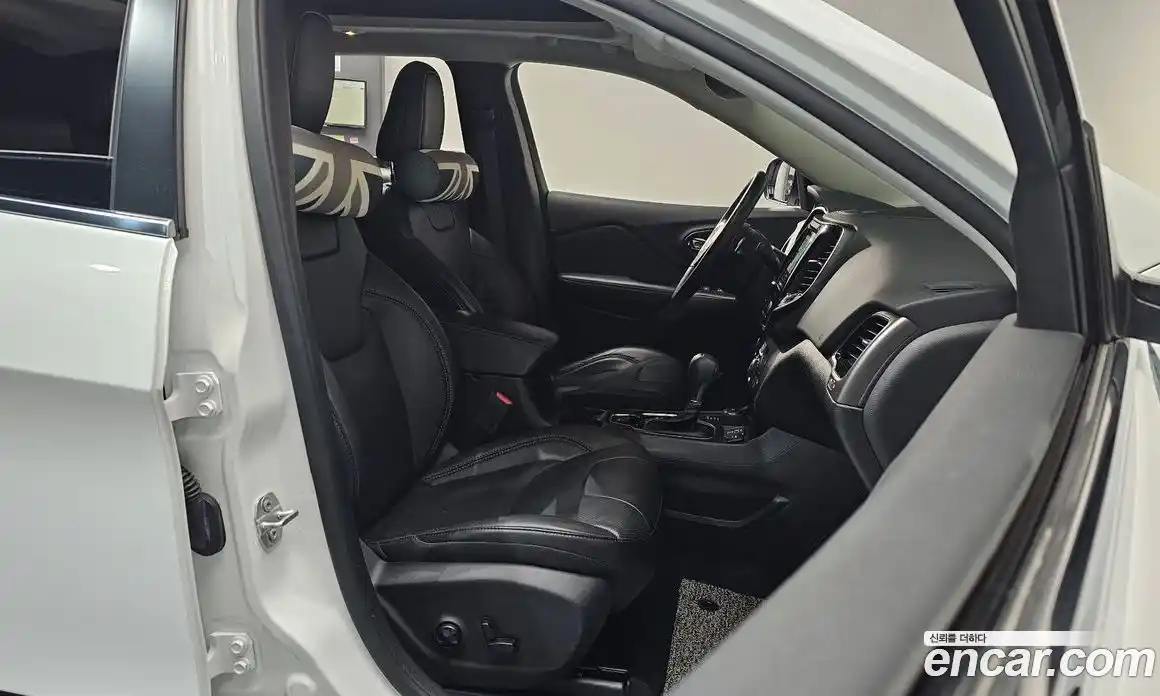 Jeep Cherokee 2021 2.4 Автомат в Москве № 215500, фото 14