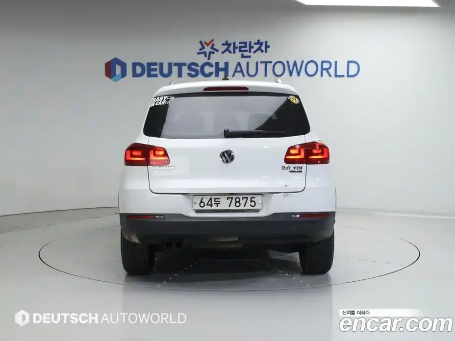 Volkswagen Tiguan 2014 2.0 Автомат в Москве № 226576, фото 4
