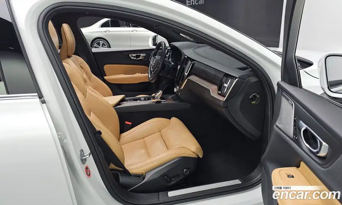 Volvo S60 2023 2.0 Автомат в Москве № 230412, фото 4