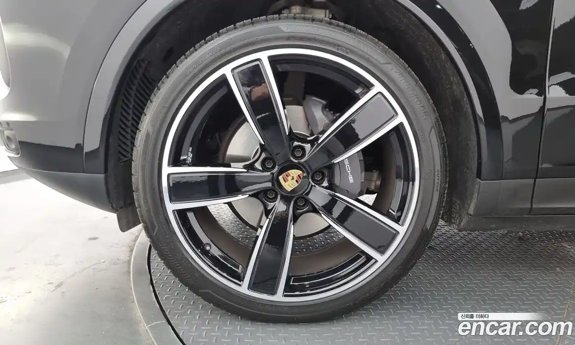 Porsche Cayenne 2023 3.0 Автомат в Москве № 230955, фото 13