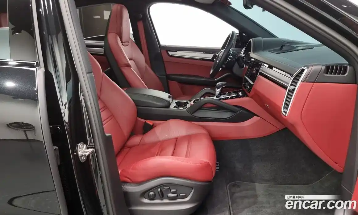 Porsche Cayenne 2023 3.0 Автомат в Москве № 230955, фото 16