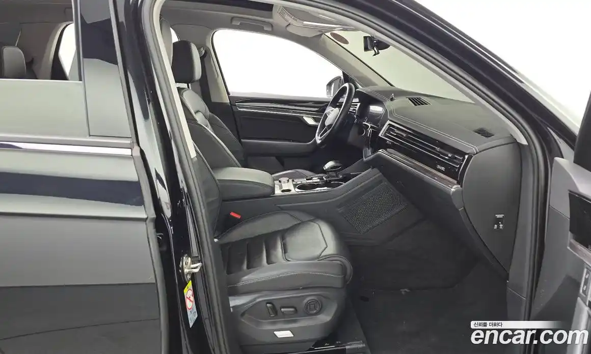 Volkswagen Touareg 2021 3.0 Автомат в Москве № 254820, фото 7