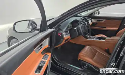 Jaguar XF 2019 2.0 Автомат в Москве № 283656, миниатюра 11