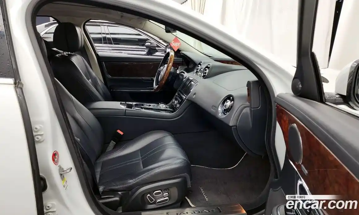 Jaguar XJ 2014 3.0 Автомат в Москве № 320137, фото 12