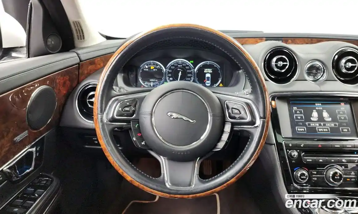 Jaguar XJ 2014 3.0 Автомат в Москве № 320137, фото 15