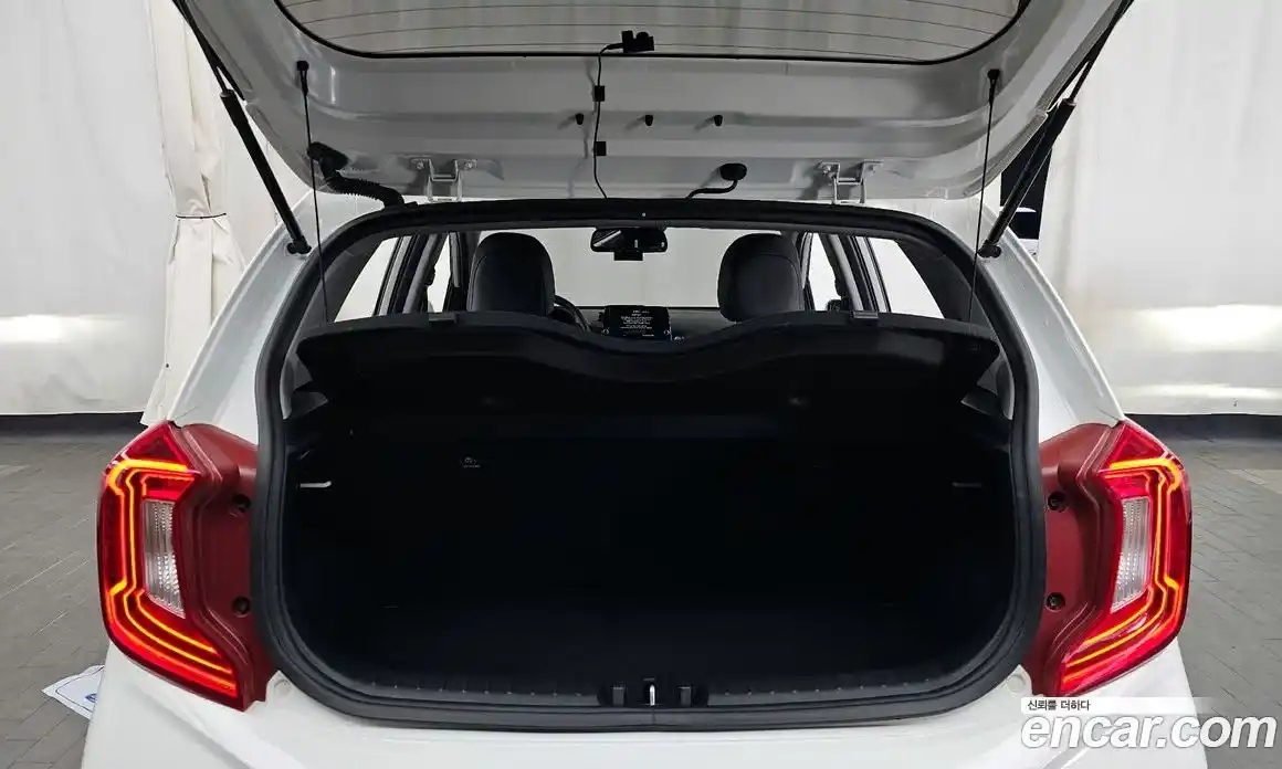 Kia Morning 2023 1.0 Автомат в Москве № 337558, фото 15