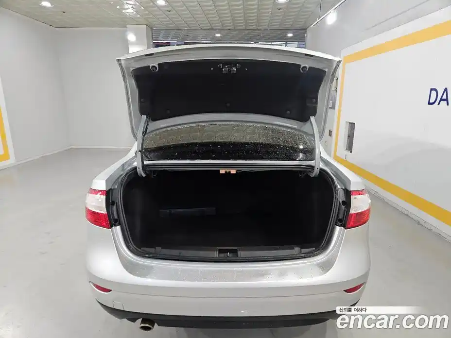 Renault SM3 2010 1.6 Автомат в Москве № 383780, фото 15