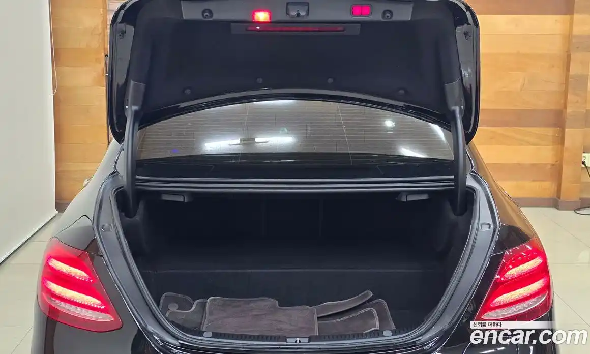 Mercedes-Benz E-Class 2019 2.0 Автомат в Москве № 390699, фото 20