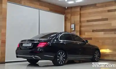 Mercedes-Benz E-Class 2019 2.0 Автомат в Москве № 390699, миниатюра 2