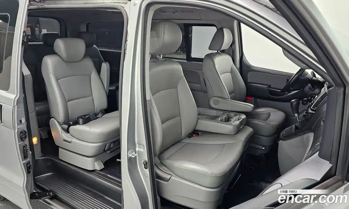 Hyundai Starex 2021 2.5 Автомат в Москве № 43936, фото 6