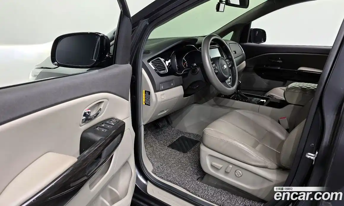 Kia Canival 2016 2.2 Автомат в Москве № 54208, фото 14