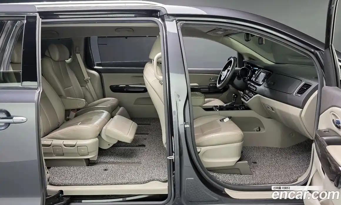 Kia Canival 2016 2.2 Автомат в Москве № 54208, фото 15