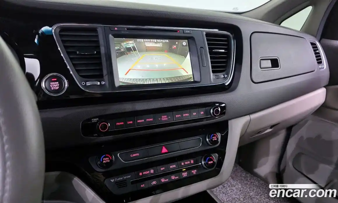 Kia Canival 2016 2.2 Автомат в Москве № 54208, фото 19