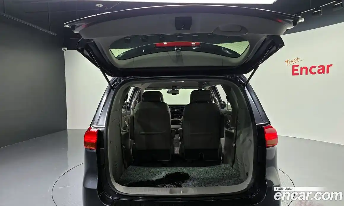 Kia Canival 2016 2.2 Автомат в Москве № 54208, фото 20