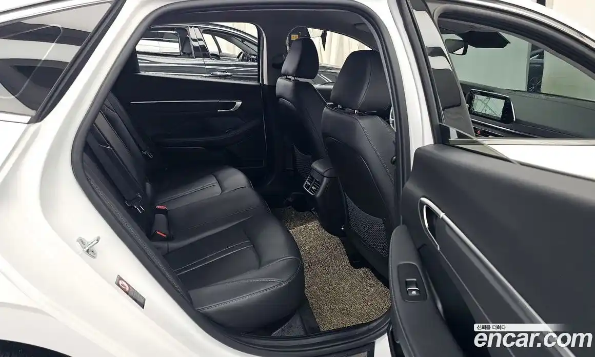 Hyundai Sonata 2022 1.6 Автомат в Москве № 110432, фото 18