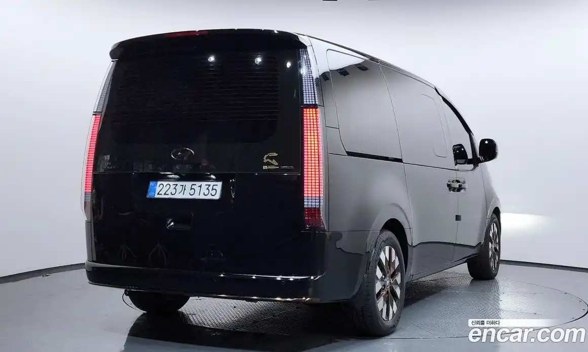 Hyundai Staria 2023 2.2 Автомат в Москве № 112690, фото 3