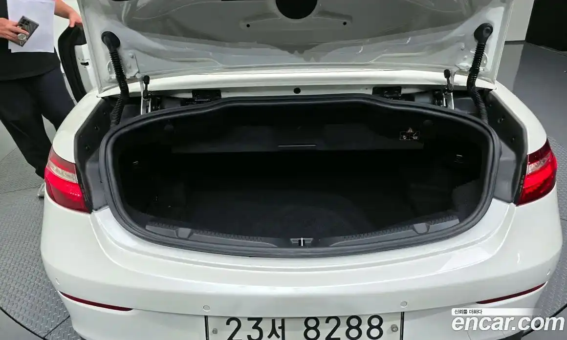 Mercedes-Benz E-Class 2018 1.9 Автомат в Москве № 142325, фото 20