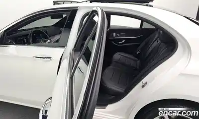 Mercedes-Benz E-Class 2022 2.0 Автомат в Москве № 143347, миниатюра 12