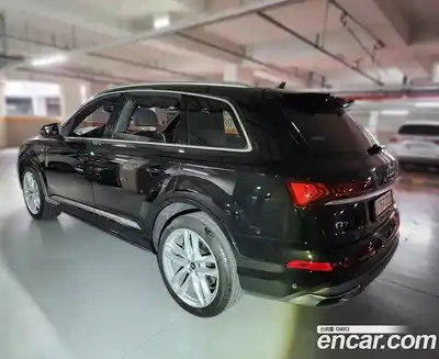Audi Q7 2023 3.0 Автомат в Москве № 162562, миниатюра 2