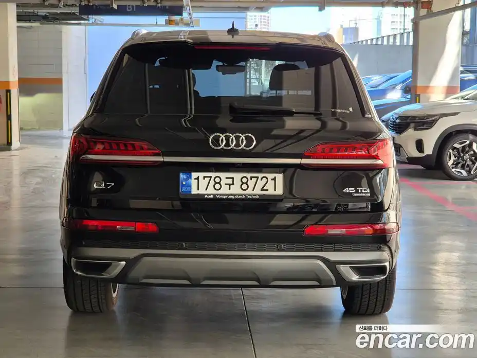 Audi Q7 2023 3.0 Автомат в Москве № 162562, фото 4