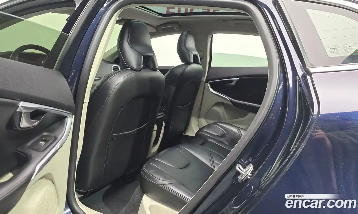 Volvo V40 2016 2.0 Автомат в Москве № 164613, фото 12