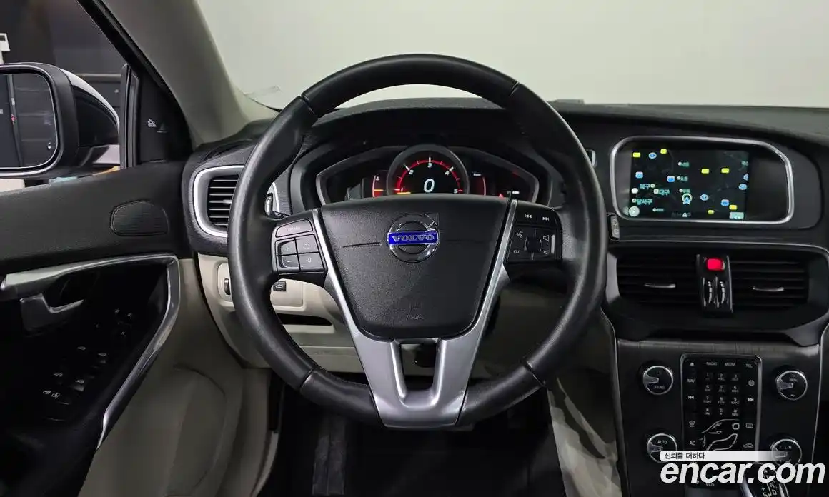 Volvo V40 2016 2.0 Автомат в Москве № 164613, фото 13