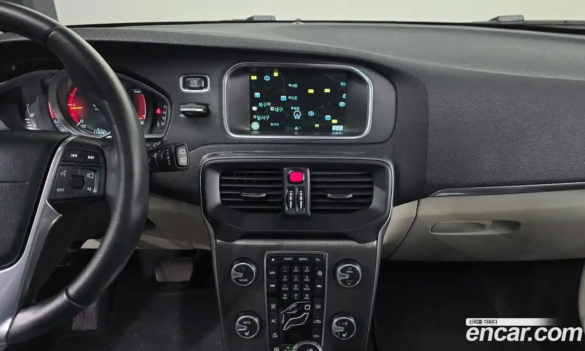 Volvo V40 2016 2.0 Автомат в Москве № 164613, фото 15