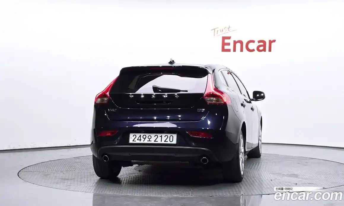 Volvo V40 2016 2.0 Автомат в Москве № 164613, фото 4