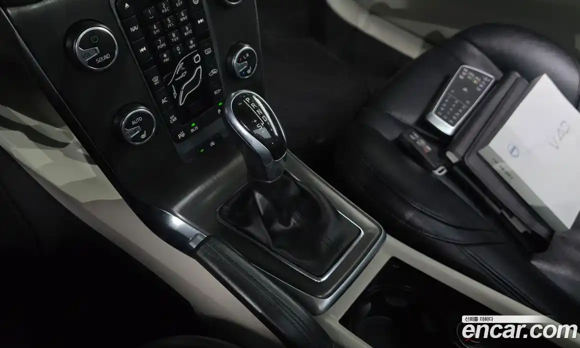 Volvo V40 2016 2.0 Автомат в Москве № 164613, фото 9