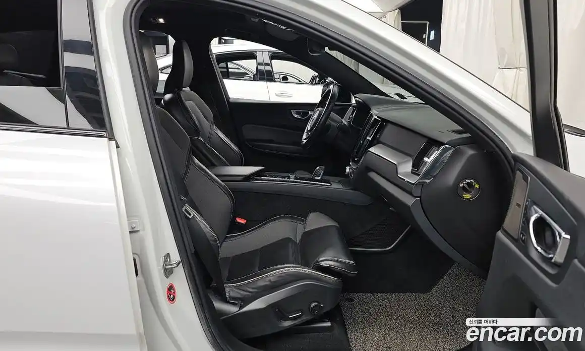 Volvo XC60 2021 2.0 Автомат в Москве № 164700, фото 5