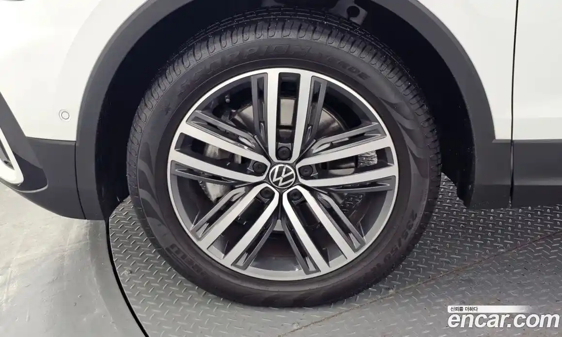 Volkswagen Tiguan 2023 2.0 Автомат в Москве № 168459, фото 5